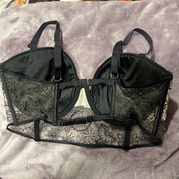 Victorias Secret corset bra top waiting for you !! - Picture 2 of 4